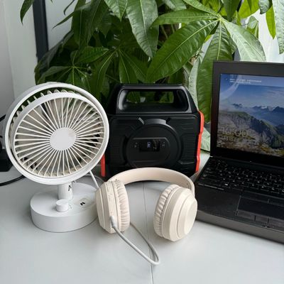 High Power 300W Balcony RV Energy Storage Generator with LED Lighting Mobile Power AC Output S3