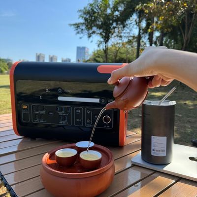2200W Lithium Battery Rechargeable Solar Generator for Emergency and Portable Station