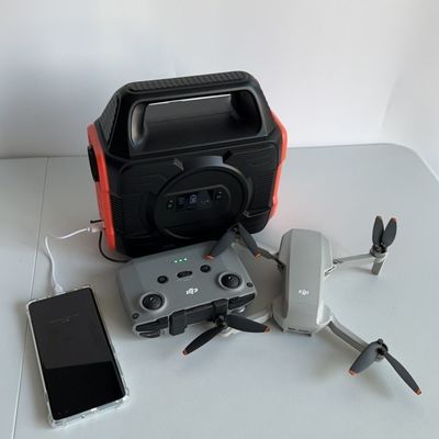 Indoor/Outdoor Lithium Battery Portable Charging Bank 300W/288W Solar Mobile Power Station