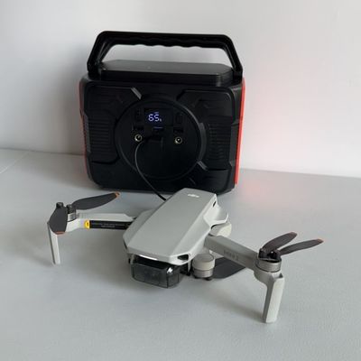 High Mobility Portable Solar Power Station with 4W LED Light Steady on and 200W Output