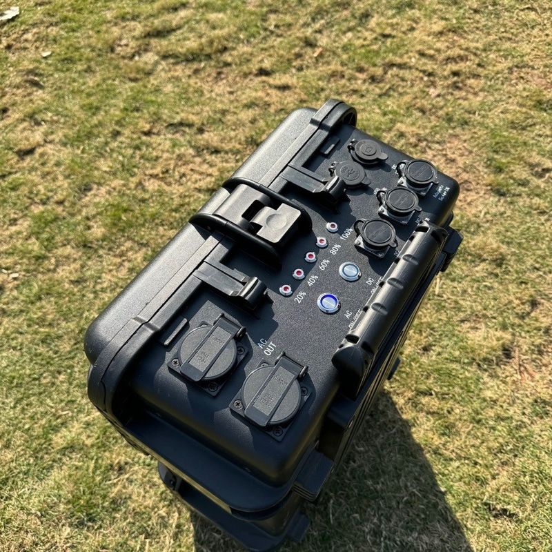Outdoor Travel 3000W 4000W 5000W Portable Solar Power Station with LiFePO4 Battery