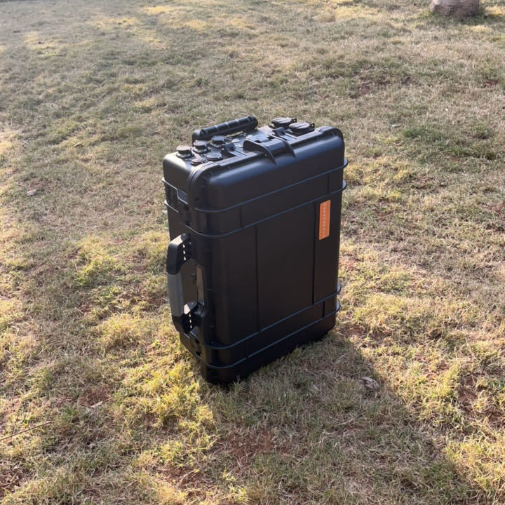 Car and Solar Charging Modes Portable 4000W Uninterruptible Power Station for Outdoor