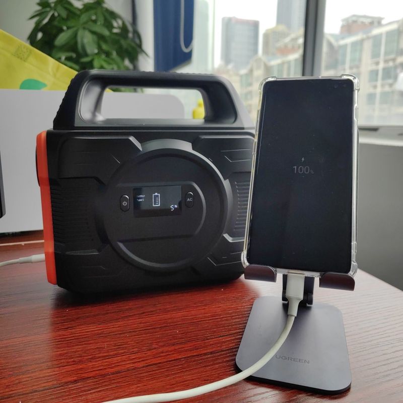 Recyclable 300W Solar Generator for Home Emergency Lighting and Mobile Phone Charging