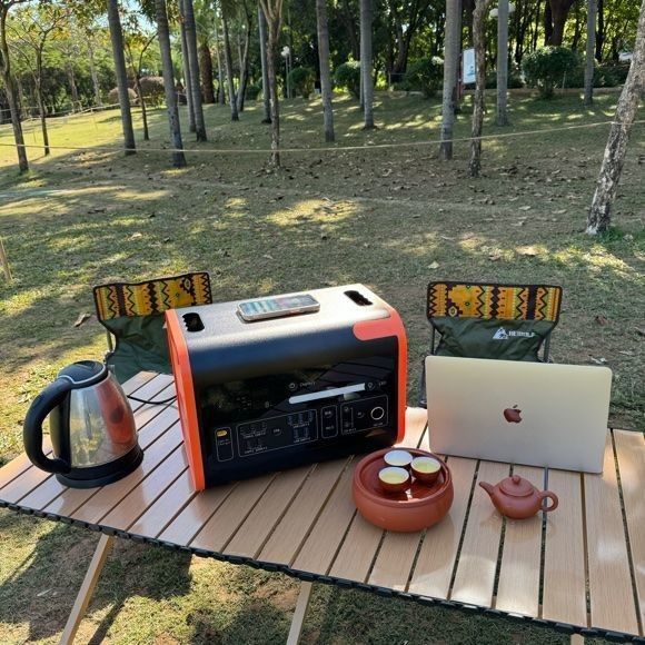 Multi-Functional Camping Solar Power Station with USB 12W*3/18W*2 and 50±0.5Hz Frequency