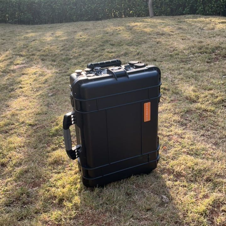 Carrying Mode Portable Pull Rod with Pulley 3000W LiFePO4 Battery BMS Solar Power Station