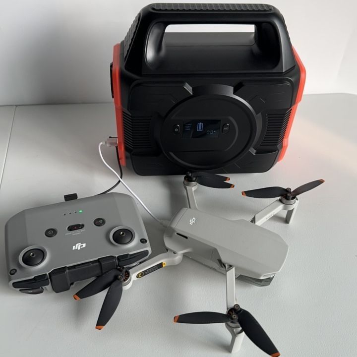 Portable Solar Mobile Power Station 300W/600W/2200W USB Charger with Removable Battery