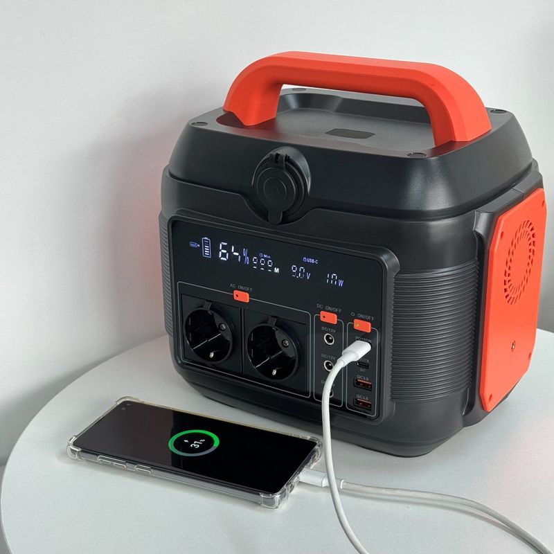 Family Camping and RV Portable Solar Power Station with Sinusoidal Wave AC Output