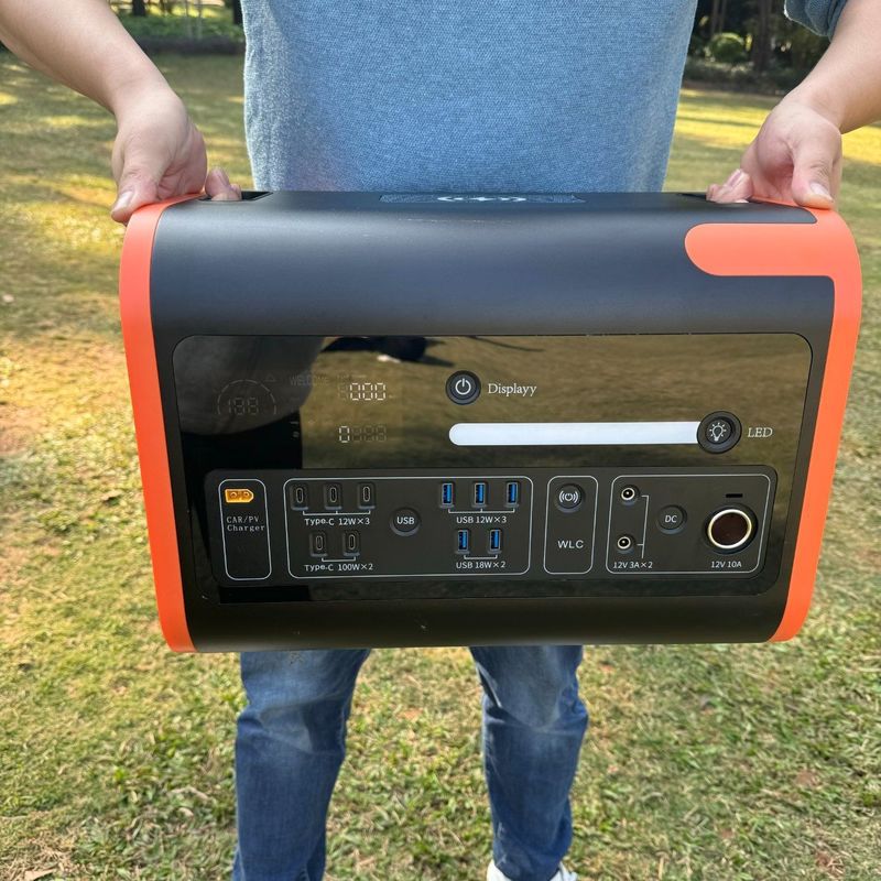 2000W 2000wh 2000W Outdoor Power Supply Solar Generator with Type-C 3*18W/2*100W