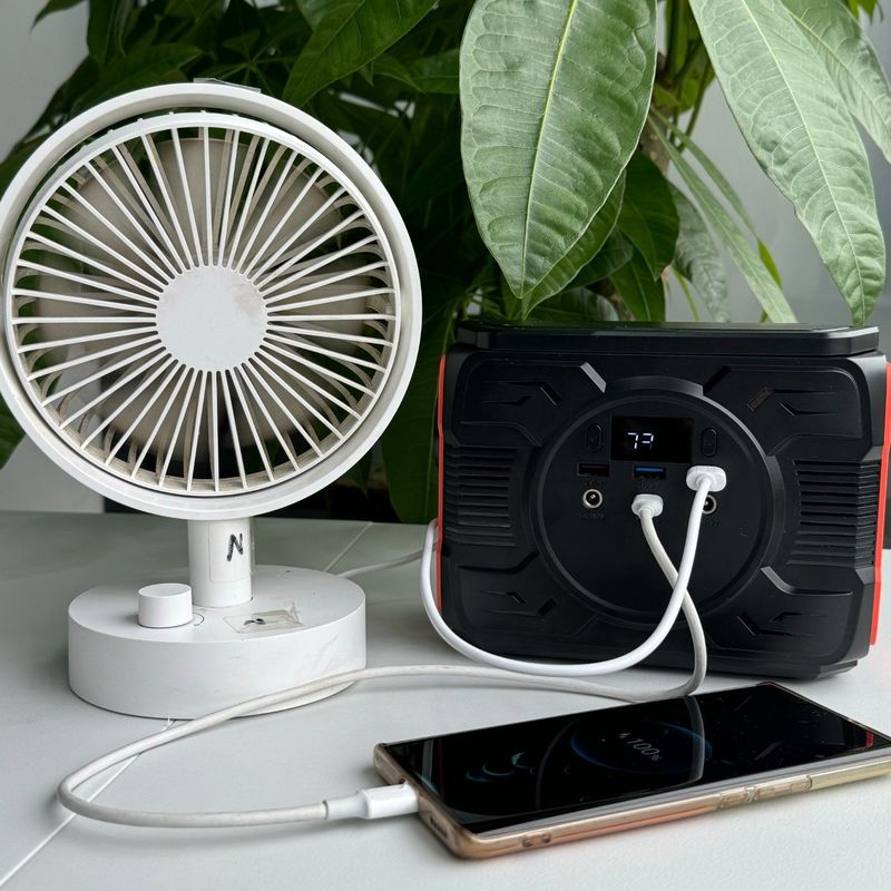 Multifunctional Solar Generator 1.6kg for Office Charging and Mobile Power Station