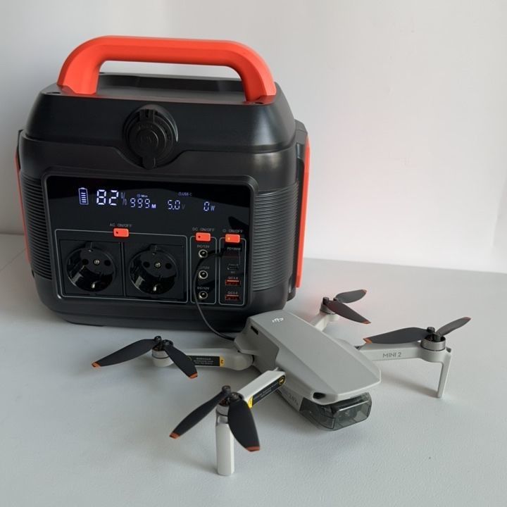 600W Outdoor Lithium-Ion Battery Power Station with LED Lighting and QC3.0 Output