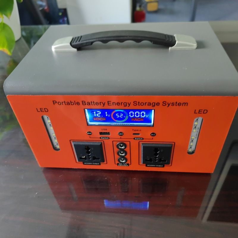 300W Off-Grid Solar Mobile Device Charging Station with 12V DC Output Correction Wave